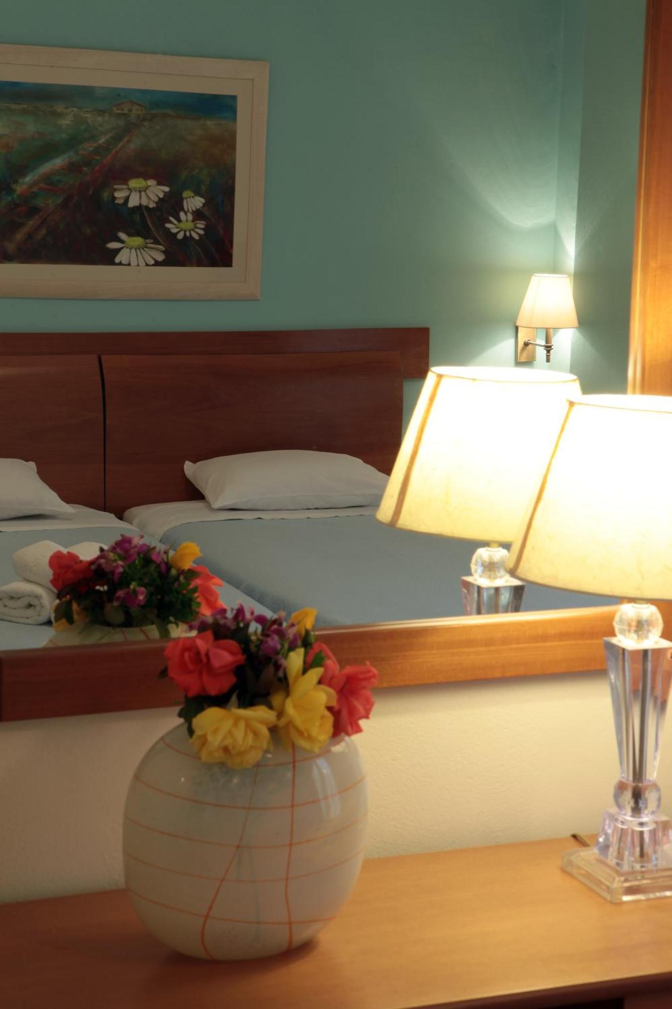 Kyniska Hotel Plítra Dış mekan fotoğraf